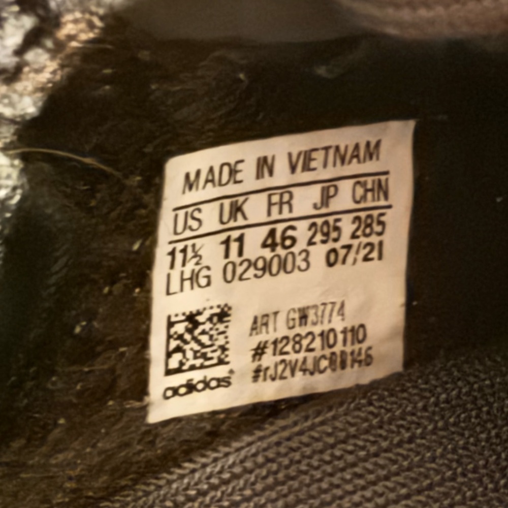Men’s Yeezys - Picture 7 of 7